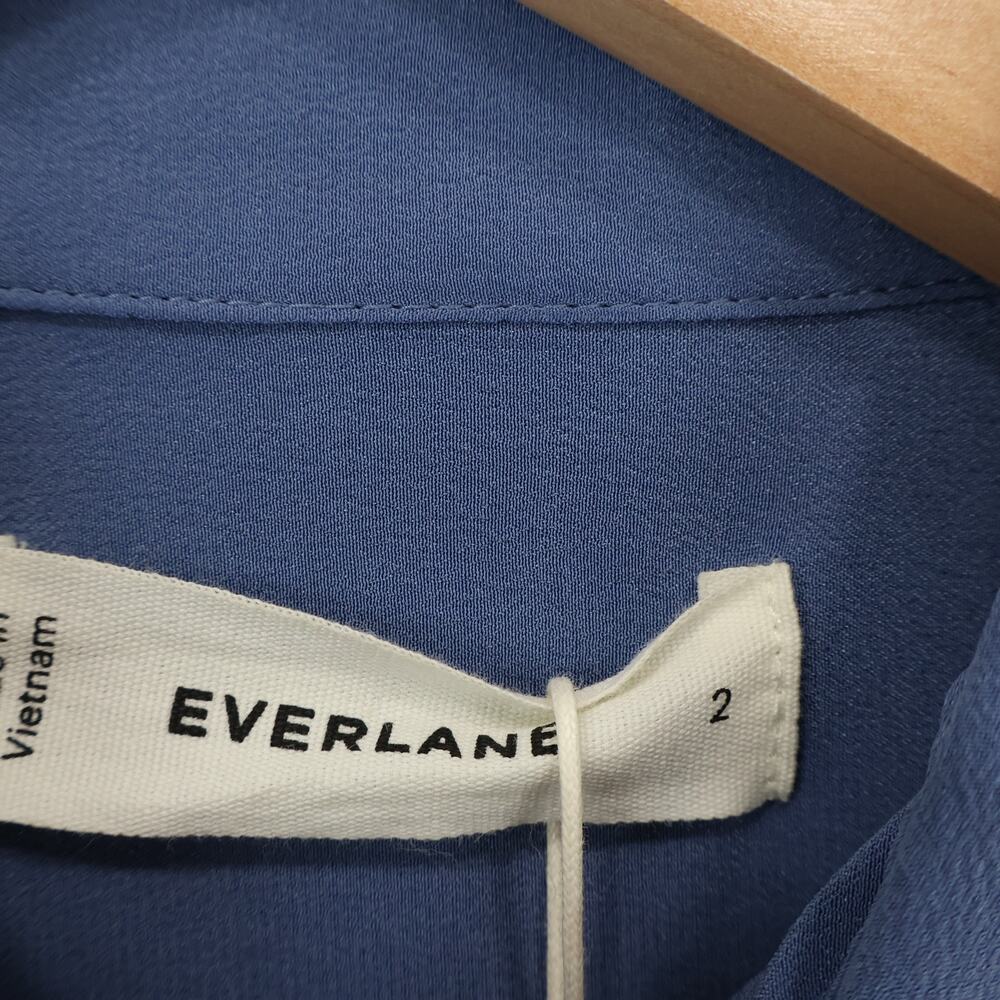 NWT Everlane The Boxy Button-Front Shirt In Washable Silk French Blue Size 2 - Picture 8 of 10